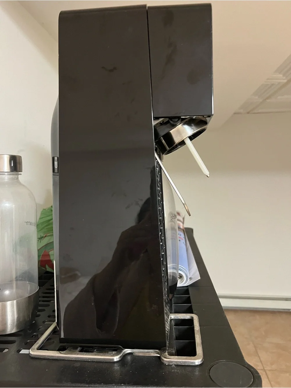 Black Sparkling Water Maker with Clear PET Bottle